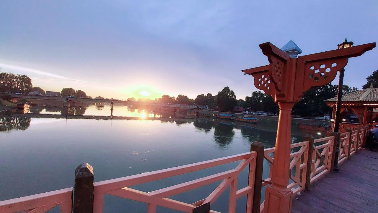 Ikraam Inn Bed & Breakfast Srīnagar Dış mekan fotoğraf