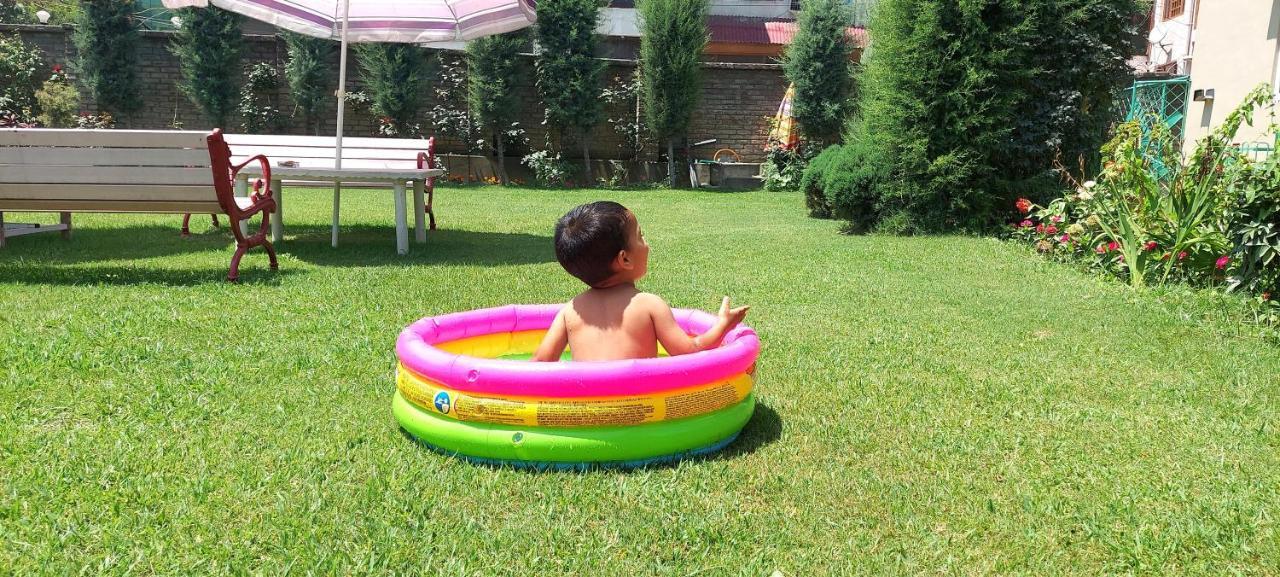 Ikraam Inn Bed & Breakfast Srīnagar Dış mekan fotoğraf