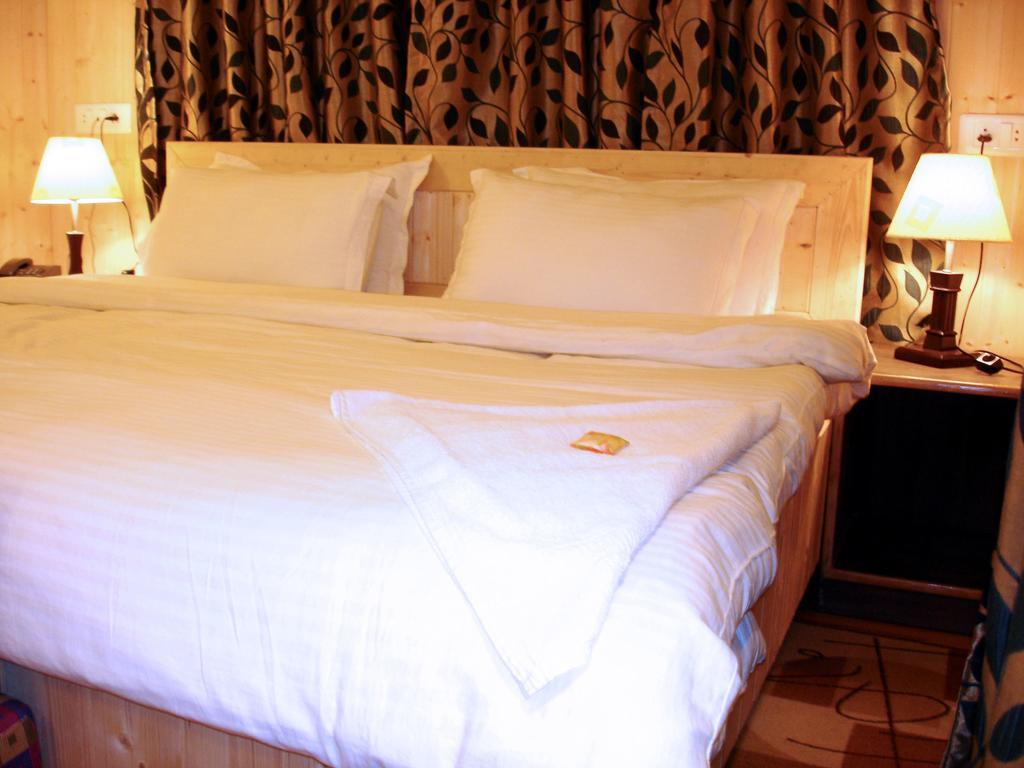 Ikraam Inn Bed & Breakfast Srīnagar Oda fotoğraf