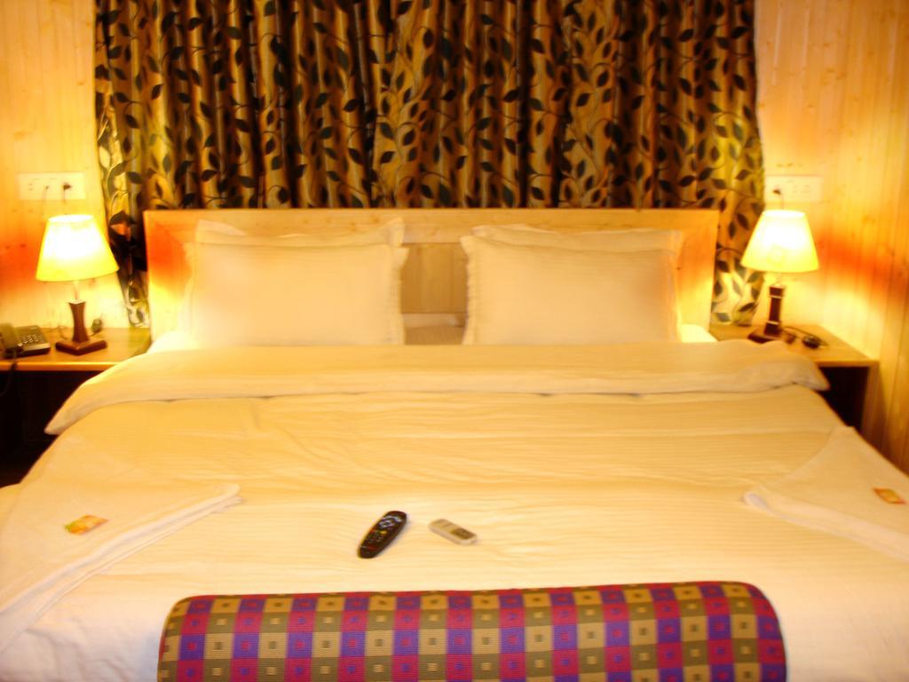 Ikraam Inn Bed & Breakfast Srīnagar Oda fotoğraf