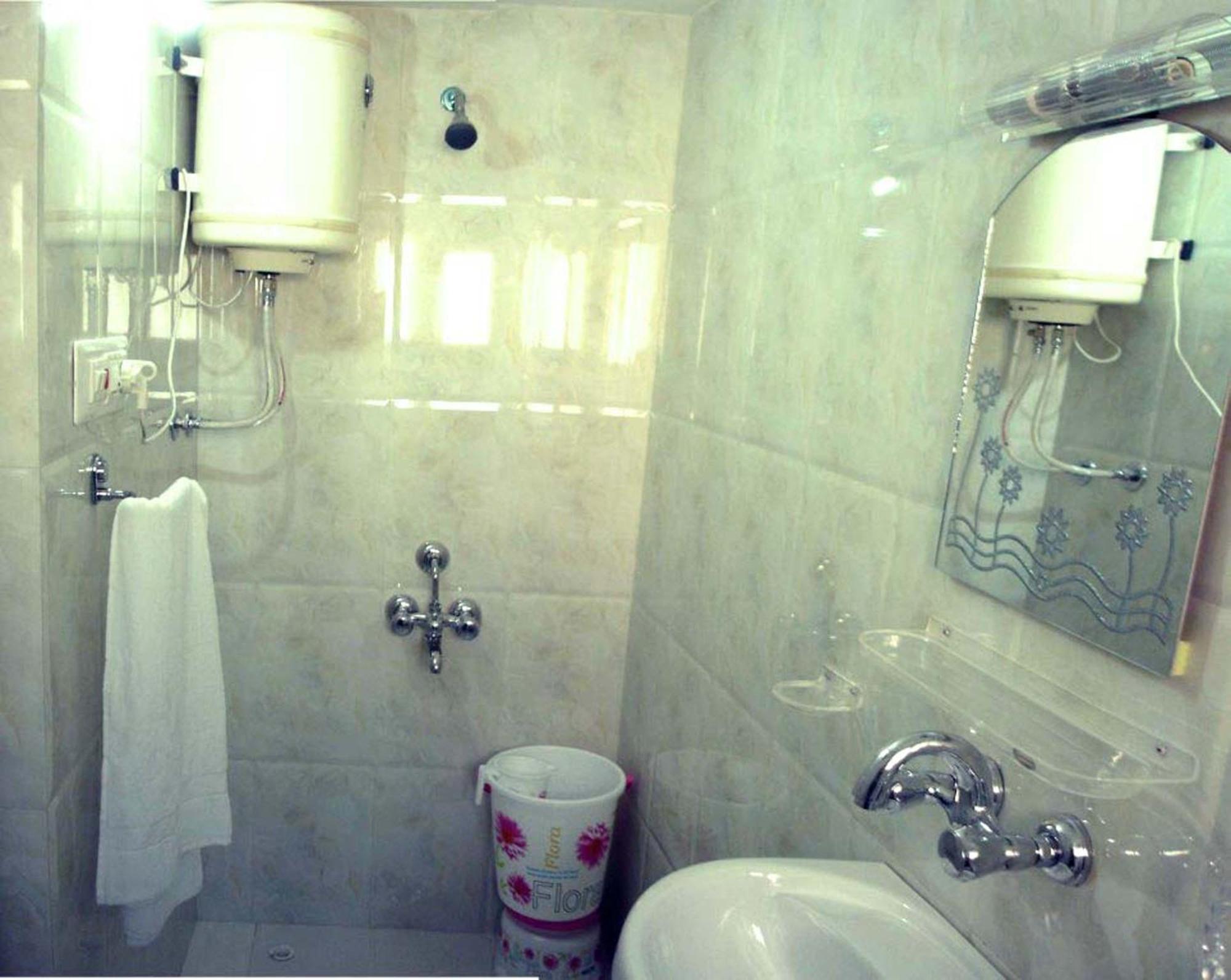 Ikraam Inn Bed & Breakfast Srīnagar Dış mekan fotoğraf