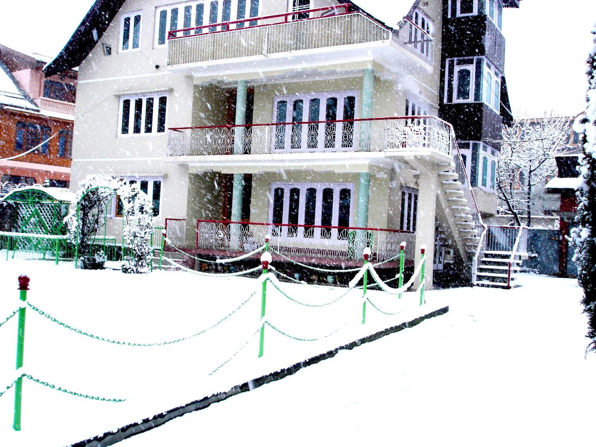 Ikraam Inn Bed & Breakfast Srīnagar Dış mekan fotoğraf