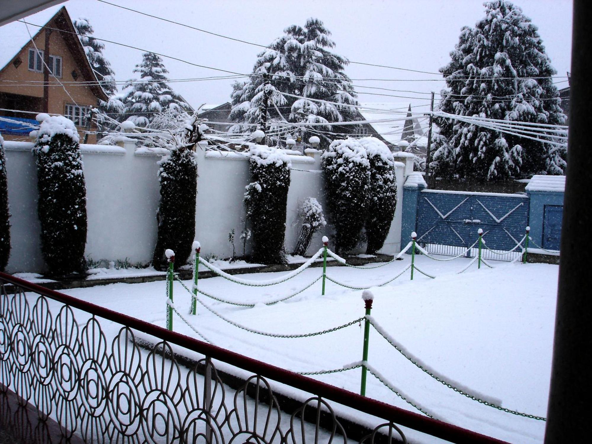 Ikraam Inn Bed & Breakfast Srīnagar Dış mekan fotoğraf