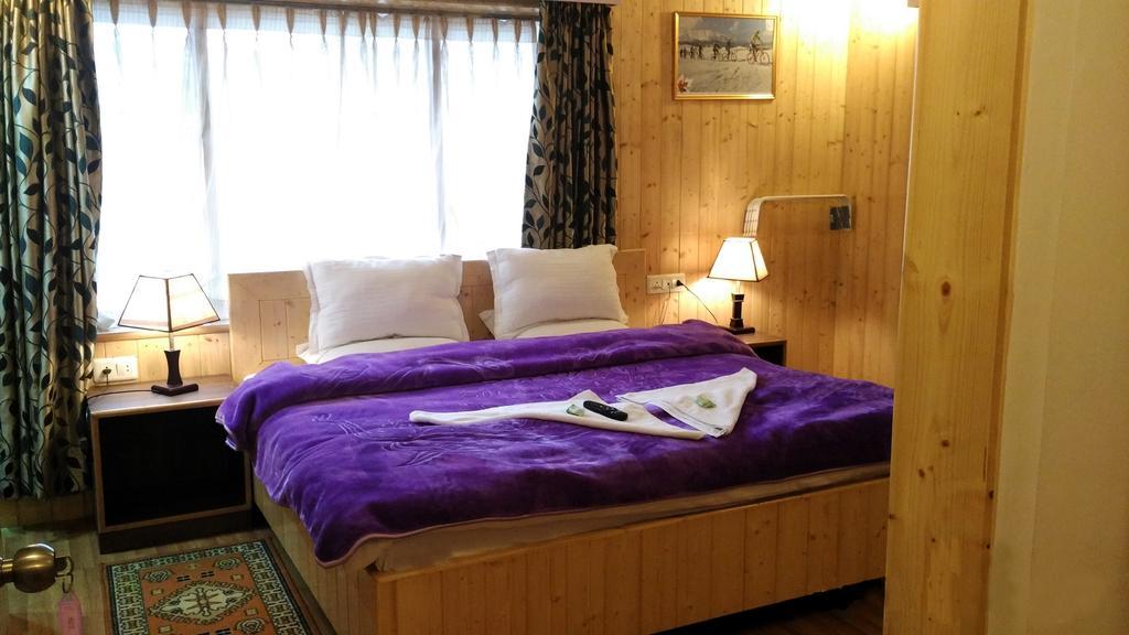 Ikraam Inn Bed & Breakfast Srīnagar Dış mekan fotoğraf