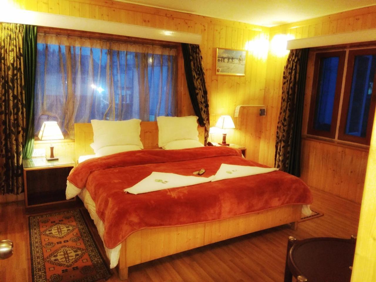 Ikraam Inn Bed & Breakfast Srīnagar Dış mekan fotoğraf